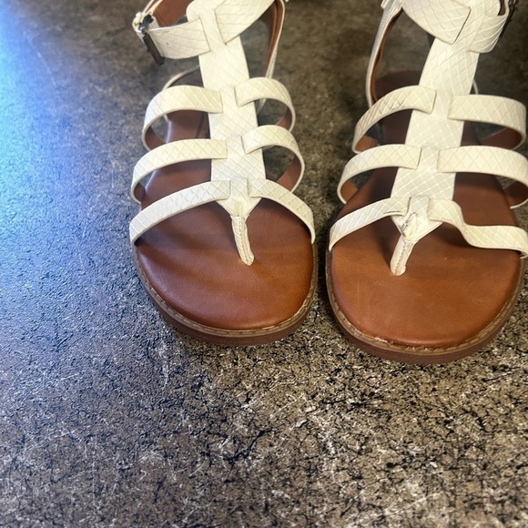 New ZODIAC
Calypso Sandal In White 7 - Picture 4 of 8